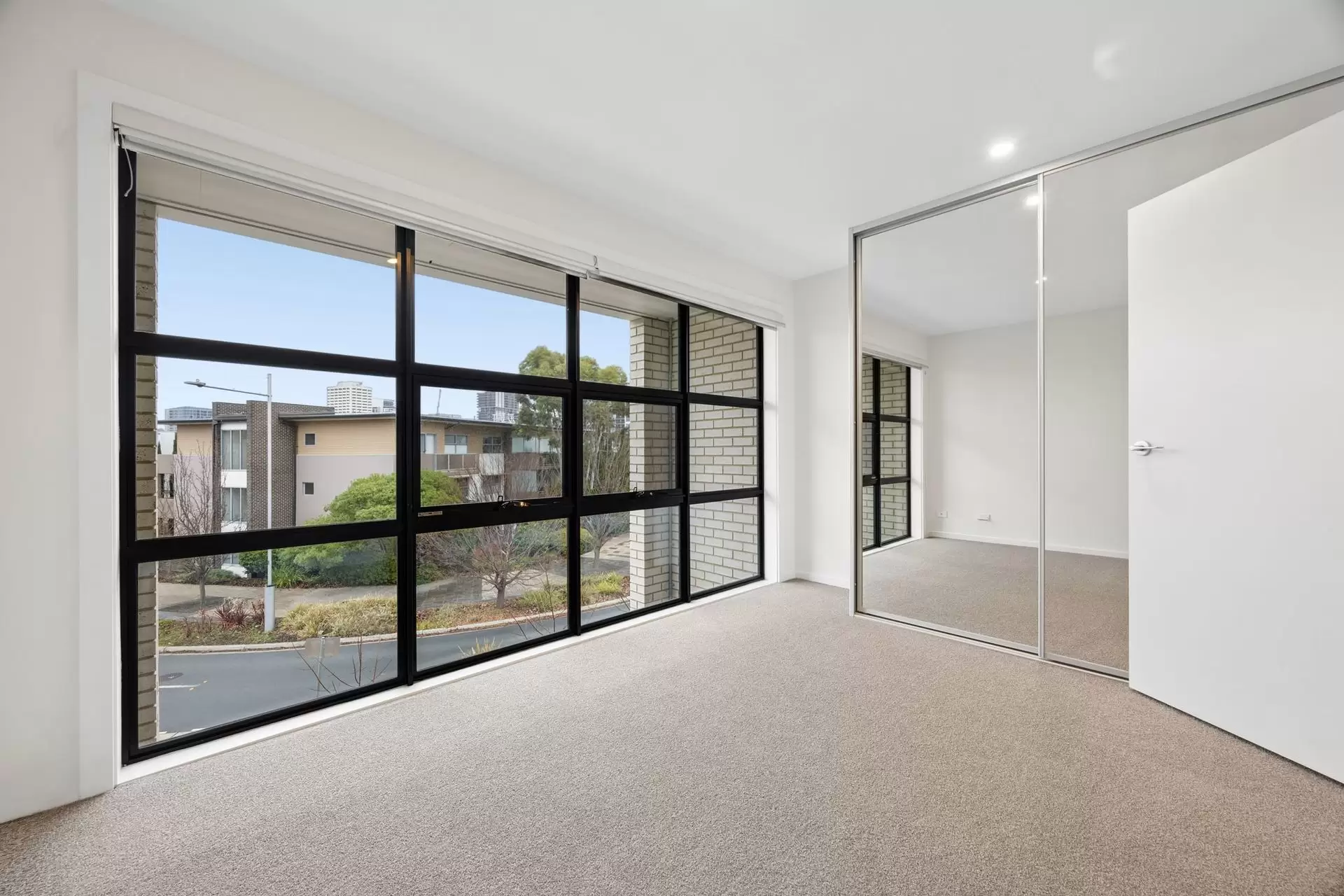 55/135 Easty Street, Phillip Leased by Canberra Sotheby's International Realty - image 1