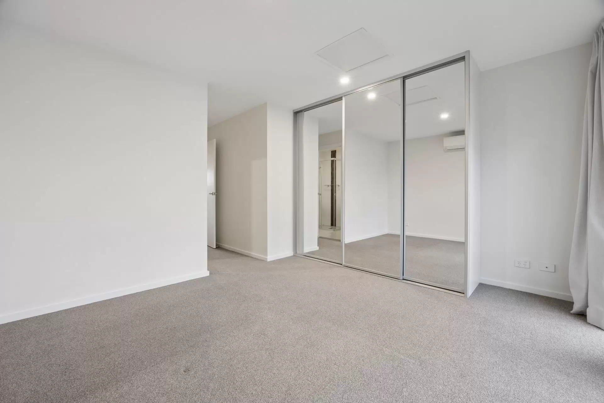 55/135 Easty Street, Phillip Leased by Canberra Sotheby's International Realty - image 1