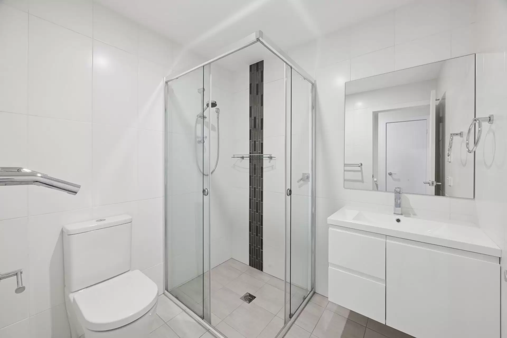 55/135 Easty Street, Phillip Leased by Canberra Sotheby's International Realty - image 1