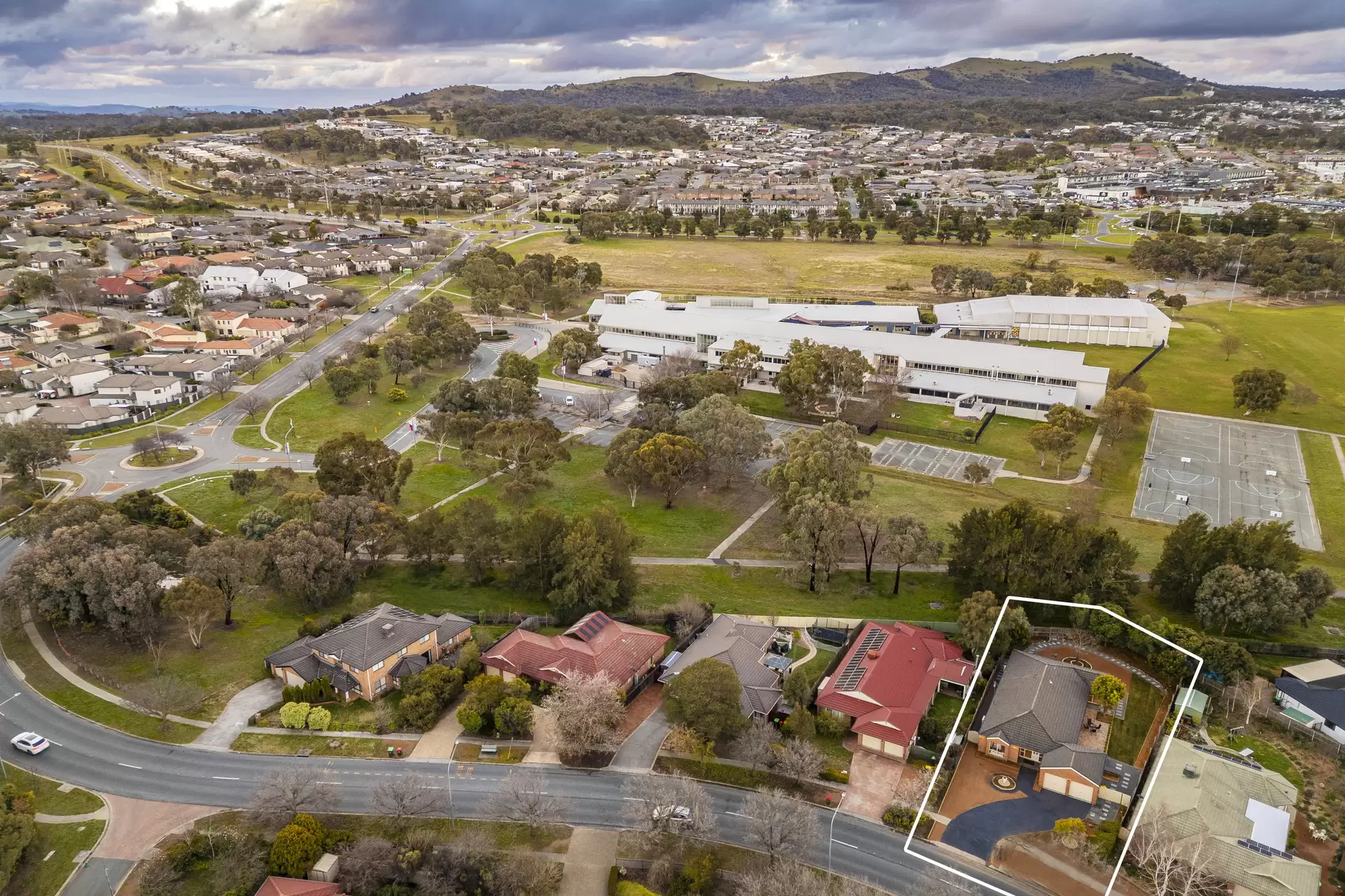 114 Kelleway Avenue, Nicholls Sold by Canberra Sotheby's International Realty - image 1