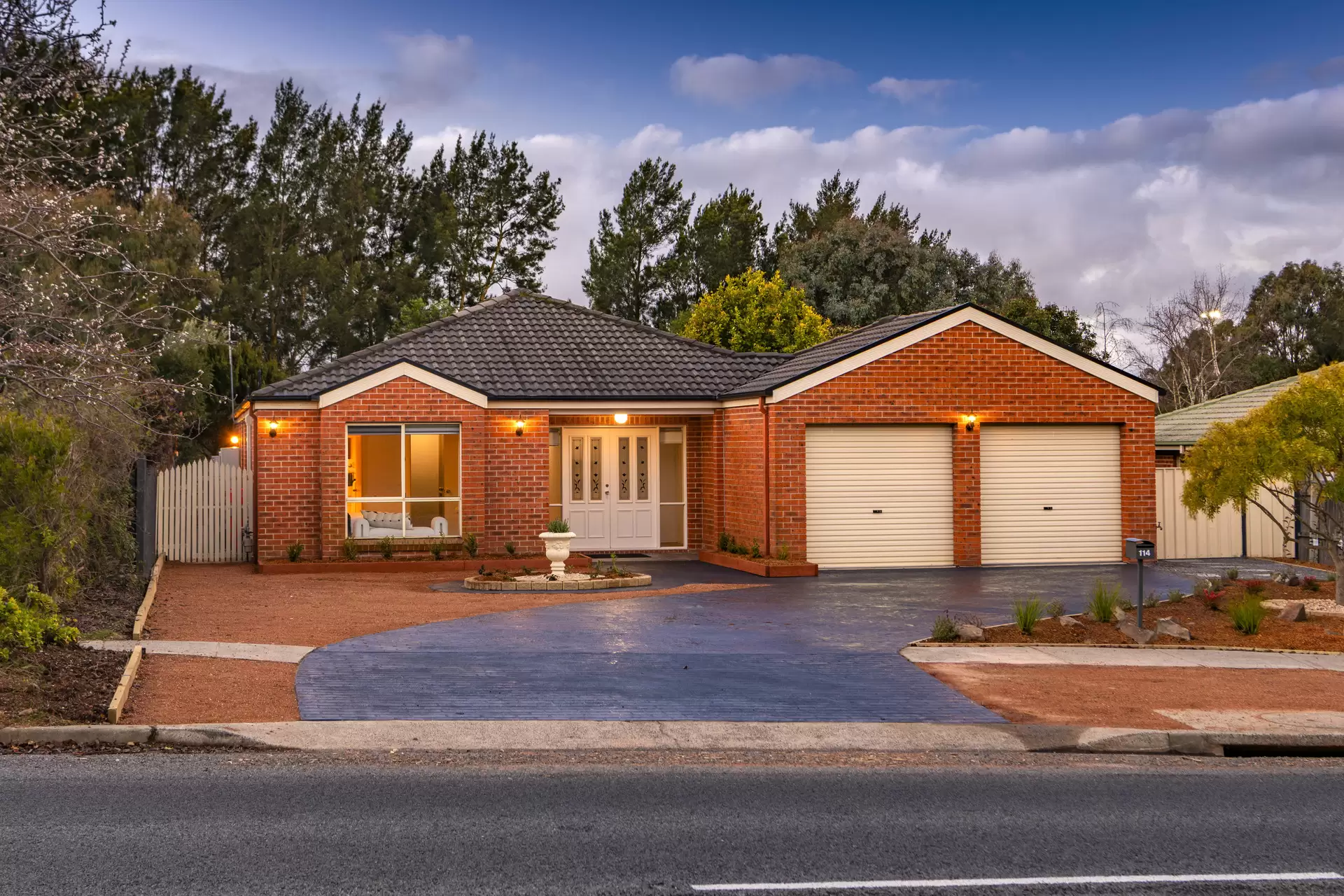 114 Kelleway Avenue, Nicholls Sold by Canberra Sotheby's International Realty - image 1