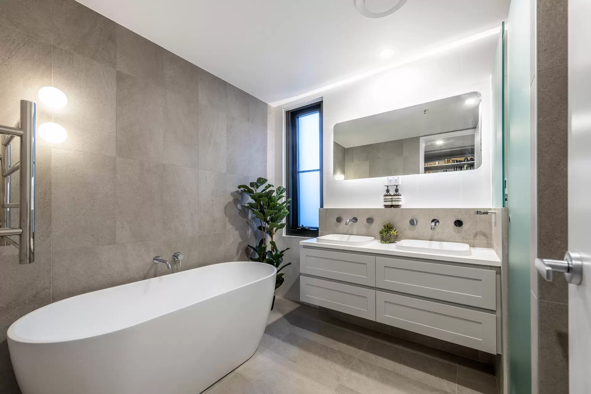 11/5 Lady Nelson Place, Red Hill For Sale by Canberra Sotheby's International Realty - image 1