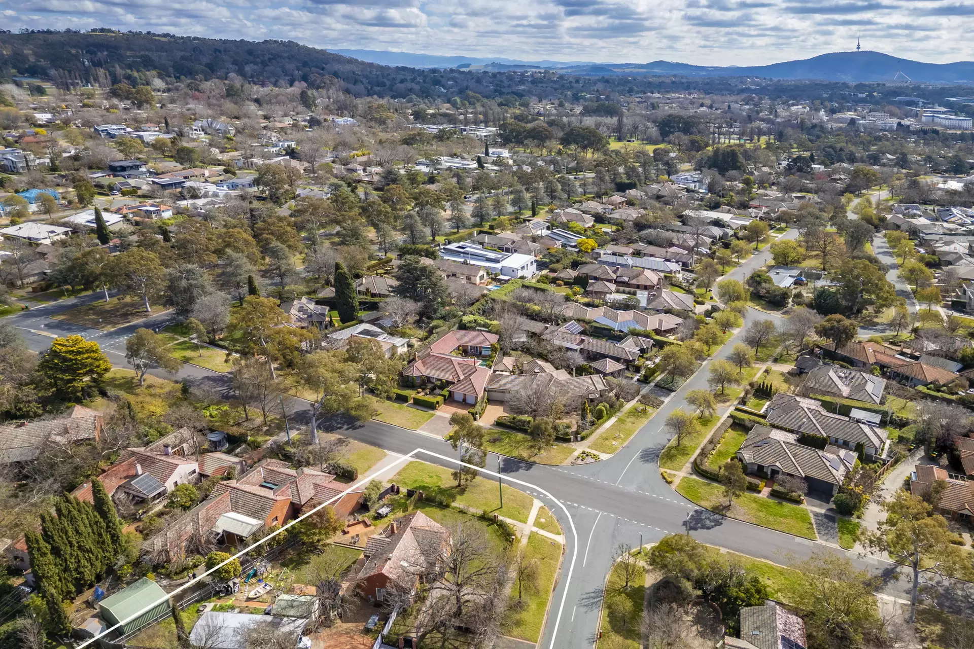 2 Meehan Gardens, Griffith Sold by Canberra Sotheby's International Realty - image 1