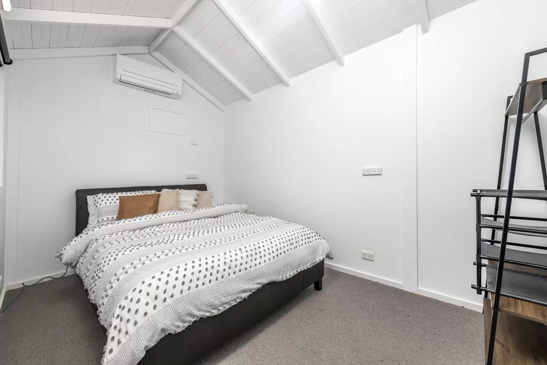 2 Meehan Gardens, Griffith Sold by Canberra Sotheby's International Realty - image 1