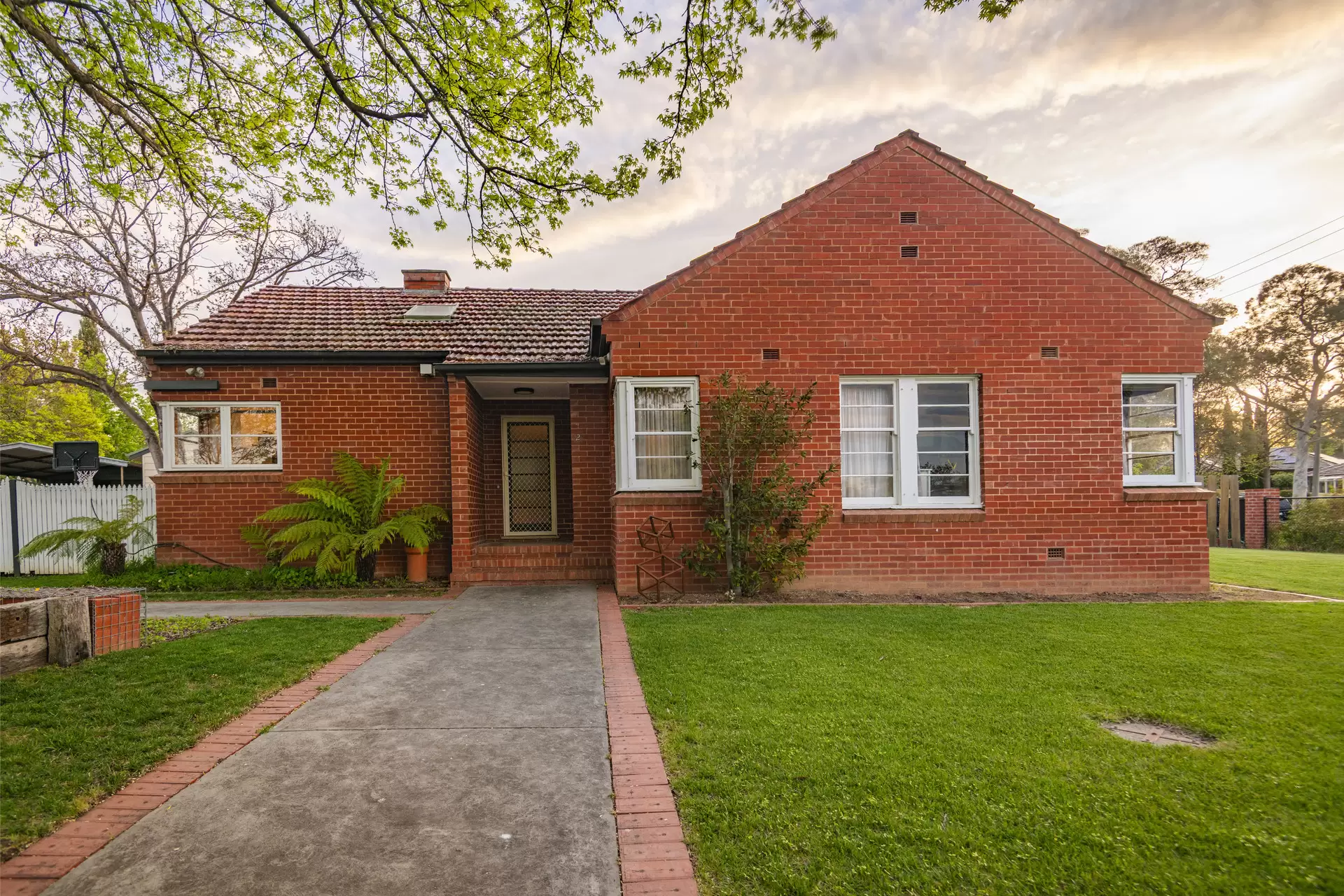 2 Meehan Gardens, Griffith Sold by Canberra Sotheby's International Realty - image 1