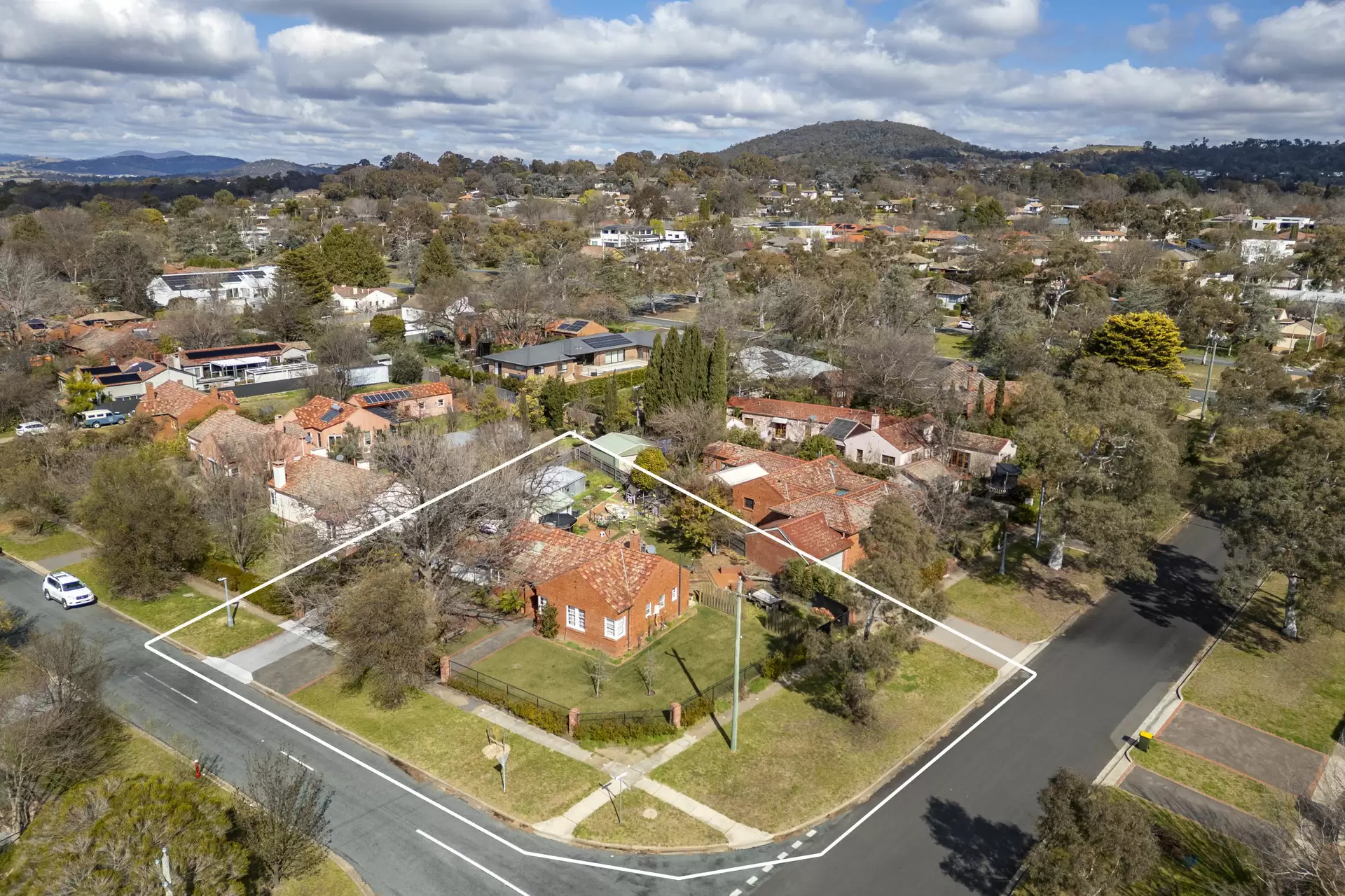 2 Meehan Gardens, Griffith Sold by Canberra Sotheby's International Realty - image 1